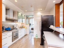 三梯三户的大平层、有车位,户型方正,龙湖物业服务好