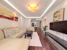 地铁口,楼层好,采光充足视野宽阔,满五年,全南格局