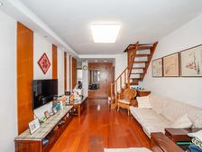 新杨思、稀有房源、大阁楼已做、4房2厅2卫、三个大窗