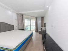 两梯两户,满五年,不靠马路,看小区大花园,随时看