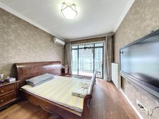 “外滩入口,滨江大宅”直角阳台,东边套好房