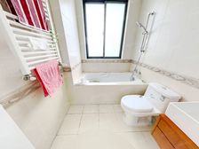 “外滩入口,滨江大宅”直角阳台,东边套好房