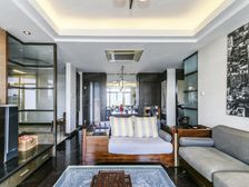 此房是复式结构南北看小区花园带2个阳光房看东方明珠