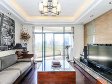 此房是复式结构南北看小区花园带2个阳光房看东方明珠