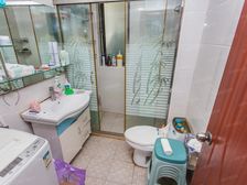 房子方方正正,南边视线开阔,光线好