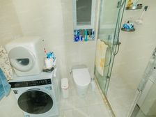 满五年,房龄新,户数少。看房方便。离地铁口近