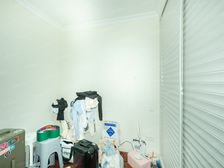 满五年,房龄新,户数少。看房方便。离地铁口近