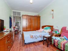 朝南一室户,中间楼层,近地铁,诚意出售