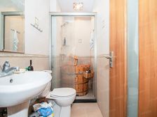 地铁口,公园旁,高区,俯瞰金桥公园,预约看房。