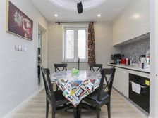 此房满五年产权清晰,内环带电梯,年商品房住宅小区