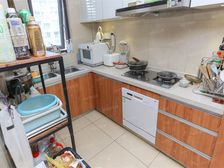 新上安静位置带露台一房,使用面积大,还有车位!