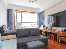 新上安静位置带露台一房,使用面积大,还有车位!