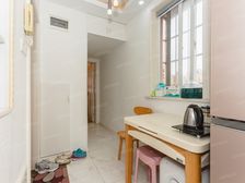 此房5v1,此房少有楼层,社区配套齐全,近地铁