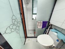 房子是一房一厅的格局,厨卫全明户型,精装修,采光好