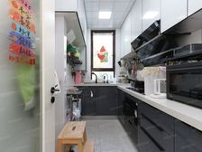 东亚启航公馆,标准两室一厅一厨一卫,有电梯