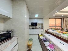 静安寺品质改善三房刷卡到户,180度视野三开间朝南。