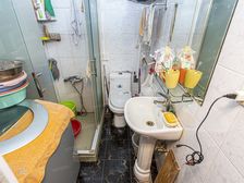 电梯房,平层入户,楼层好,满五年唯.一,房东诚售!