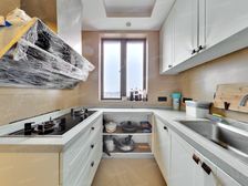 威宁路地铁口,空中别墅,俯瞰大花园。