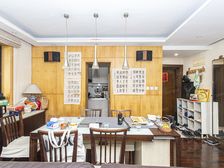 汇龙出7.5米横厅,两房朝南,北看小区绿化,南北阳台