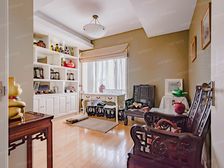 正看小区花园+湖景看中价格可以沟通房龄新,诚售4房