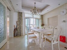 正看小区花园+湖景看中价格可以沟通房龄新,诚售4房