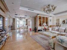 正看小区花园+湖景看中价格可以沟通房龄新,诚售4房