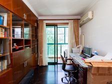 本月必卖,正看苏州河景观,地铁下楼,景色秀美。