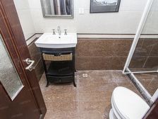 南北通户型精装修,新天地铂金地段。