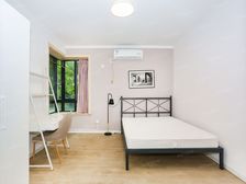 总价低南北三房,出入方便,客厅带阳台边套,正南朝向