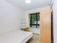 总价低南北三房,出入方便,客厅带阳台边套,正南朝向