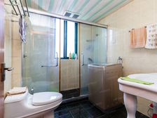 一梯两户小高层顶复,独用双露台。内环内有车位户型好