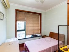 一梯两户小高层顶复,独用双露台。内环内有车位户型好