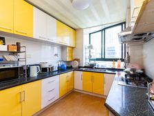 一梯两户小高层顶复,独用双露台。内环内有车位户型好