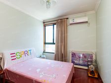 一梯两户小高层顶复,独用双露台。内环内有车位户型好