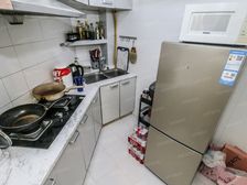 业主急卖自住精装修,拎包住,地段好,满五年!