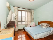 花园位置,采光耀眼。间距65米,正三房双卫