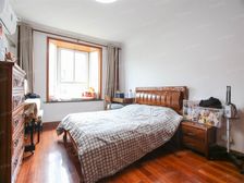 2000年商品房小区,房东诚意出售,内环低总价。