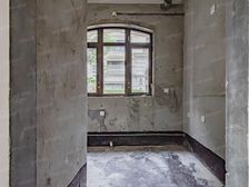 南京西路小别墅,拥有花园和地下室,电梯