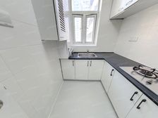 地铁口全明大一房+精装修电梯房