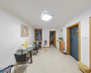 龚大塘小区 3室1厅81m2满五年