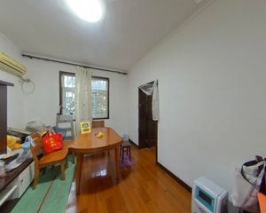 新闻出版社宿舍 4室2厅106.79m2精装修