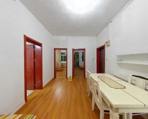 金寨路374号 楼层好,视野宽活,采光足,配套齐全,交通便利