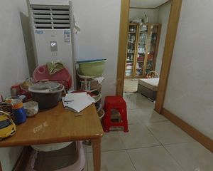 团校宿舍 4室1厅80.2m2精装修