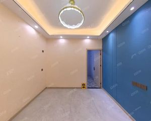 一楼大院子 四十五中优质好房 正规大院 精装三室